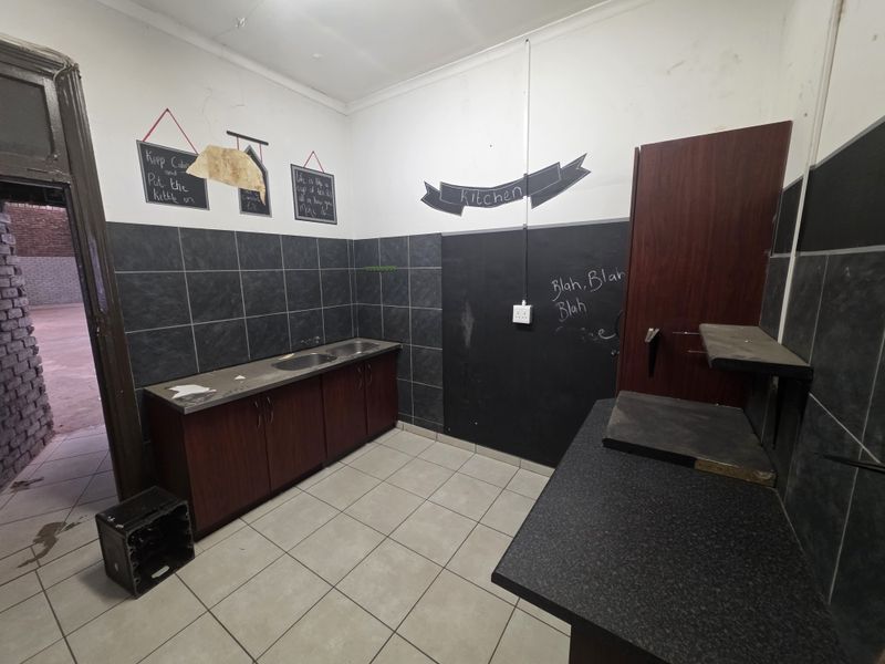 Workshop and Offices - Photo 6