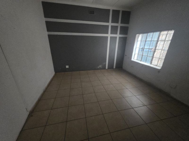 Workshop and Offices - Photo 7