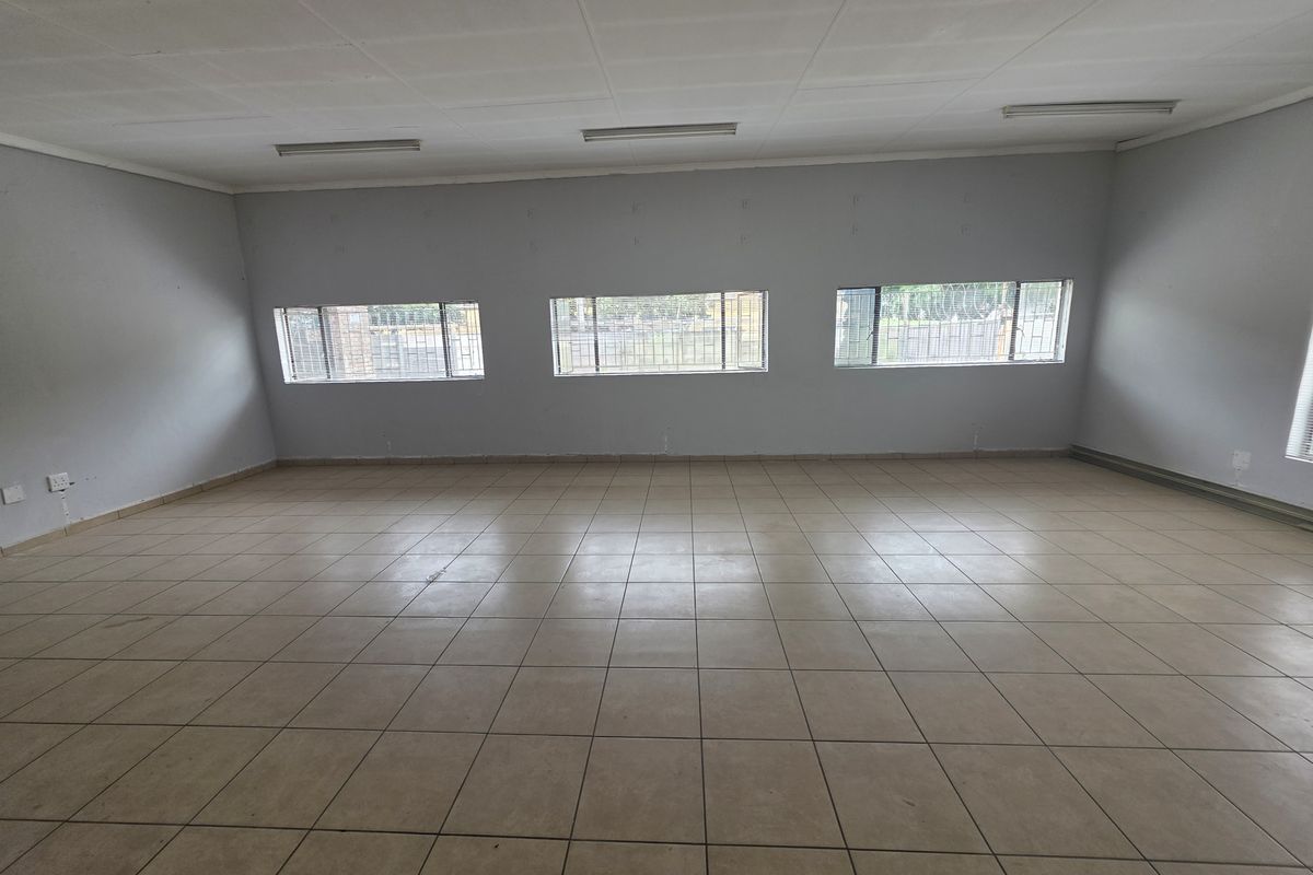 Workshop and Offices - Photo 4