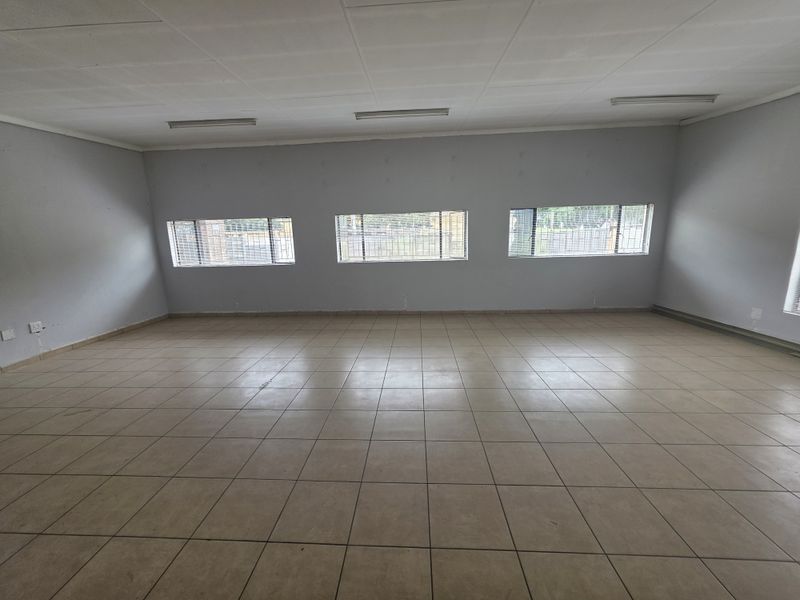 Workshop and Offices - Photo 4