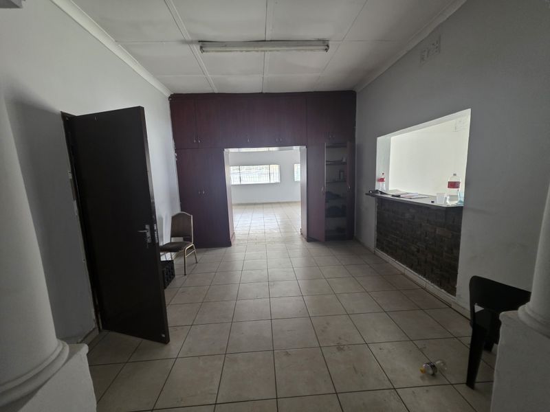 Workshop and Offices - Photo 3