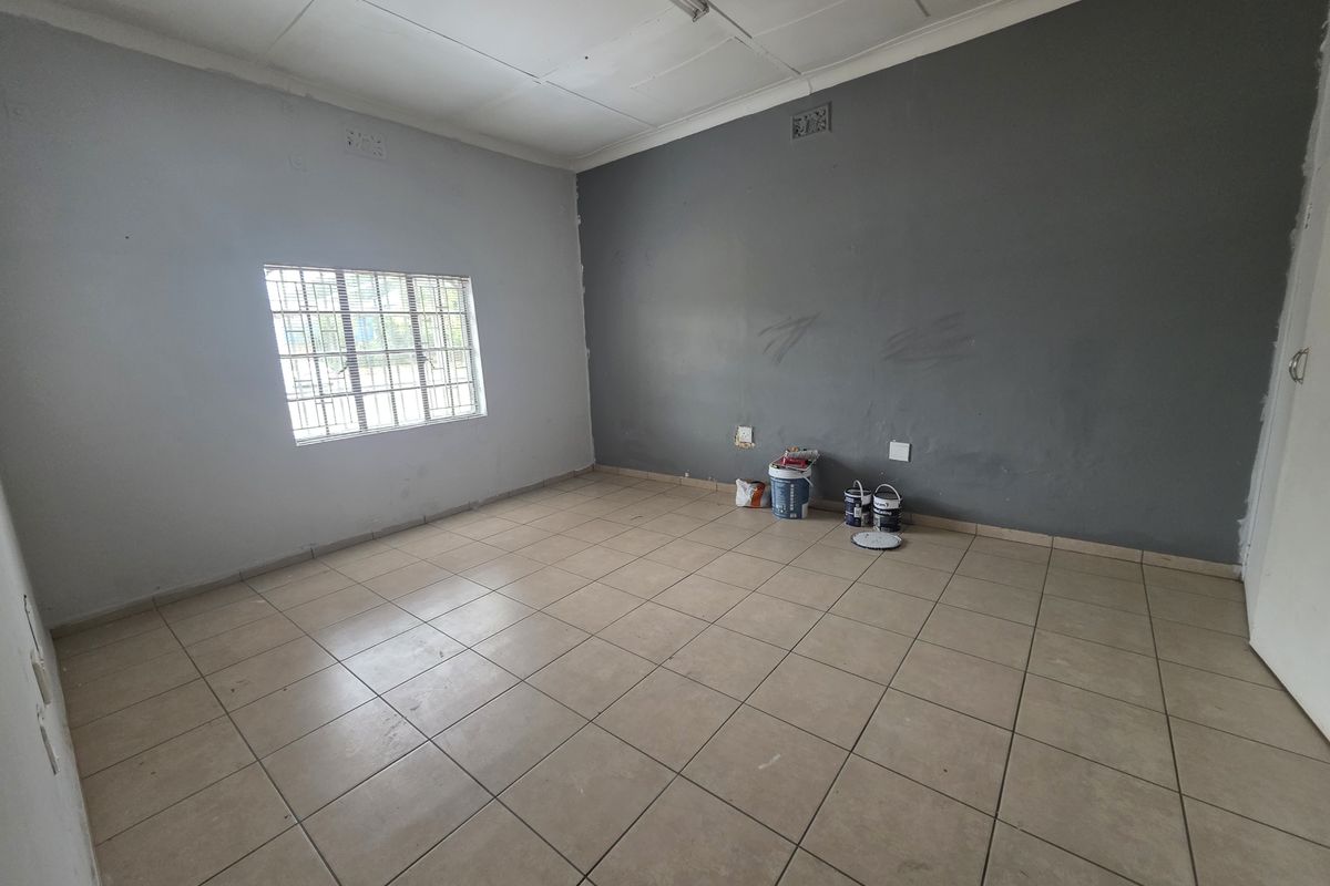 Workshop and Offices - Photo 2