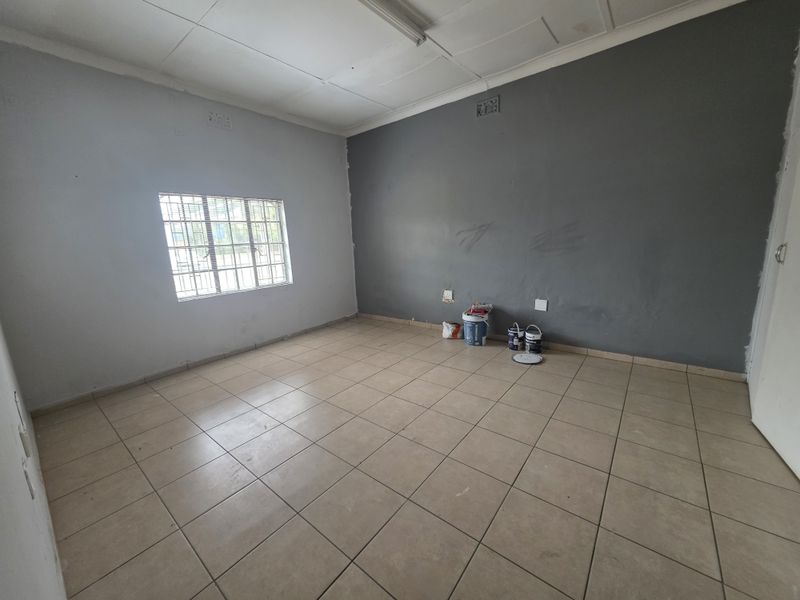 Workshop and Offices - Photo 2