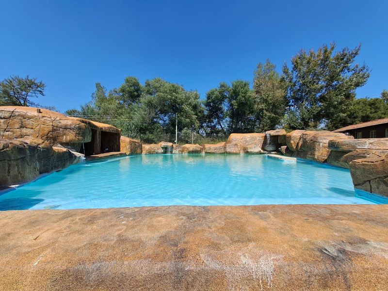 Lodge For Sale In Rustenburg - Photo 2