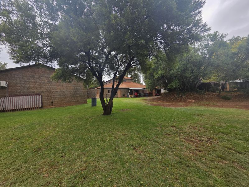 Lodge For Sale In Rustenburg - Photo 7