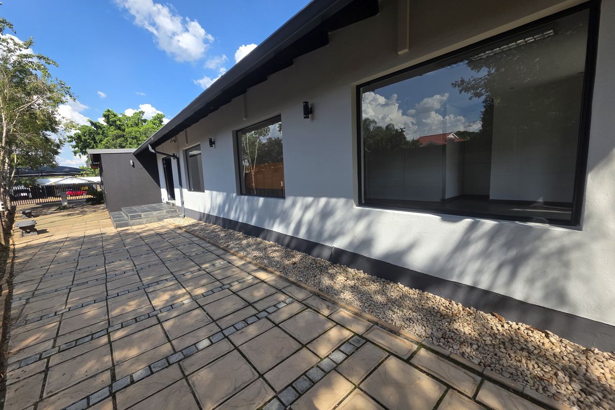 Ready to move in offices! SELLER IS VAT REGISTERED - Photo 2