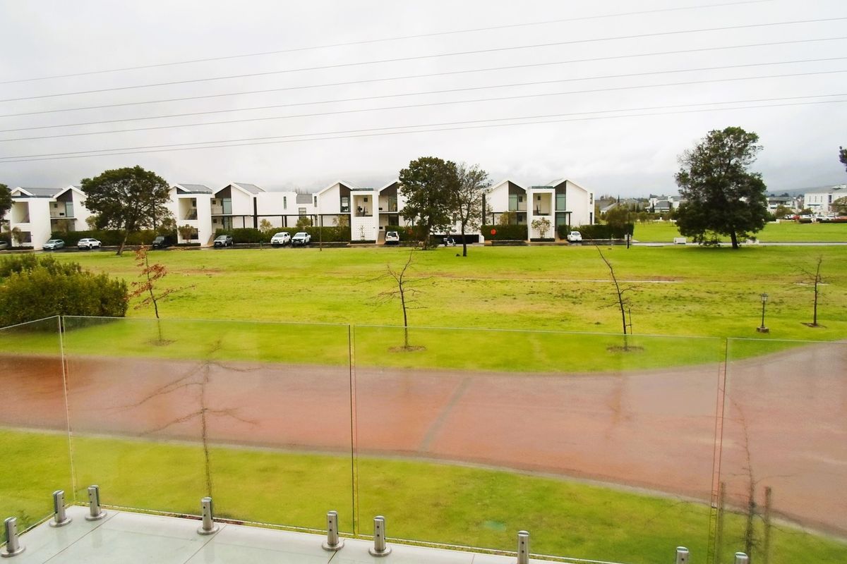 1st Floor Oasis: Mtn Views, Modern Luxury - Photo 3