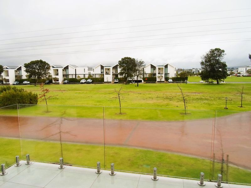 1st Floor Oasis: Mtn Views, Modern Luxury - Photo 3