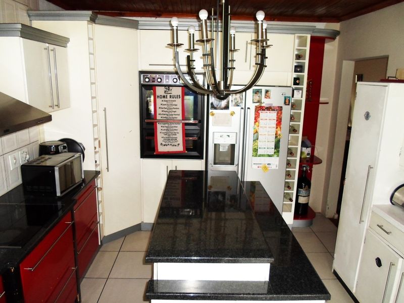 House For Sale In Paarl - Photo 9