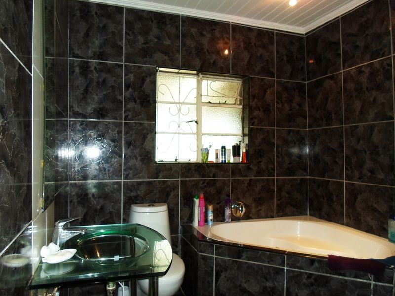 House For Sale In Paarl - Photo 8