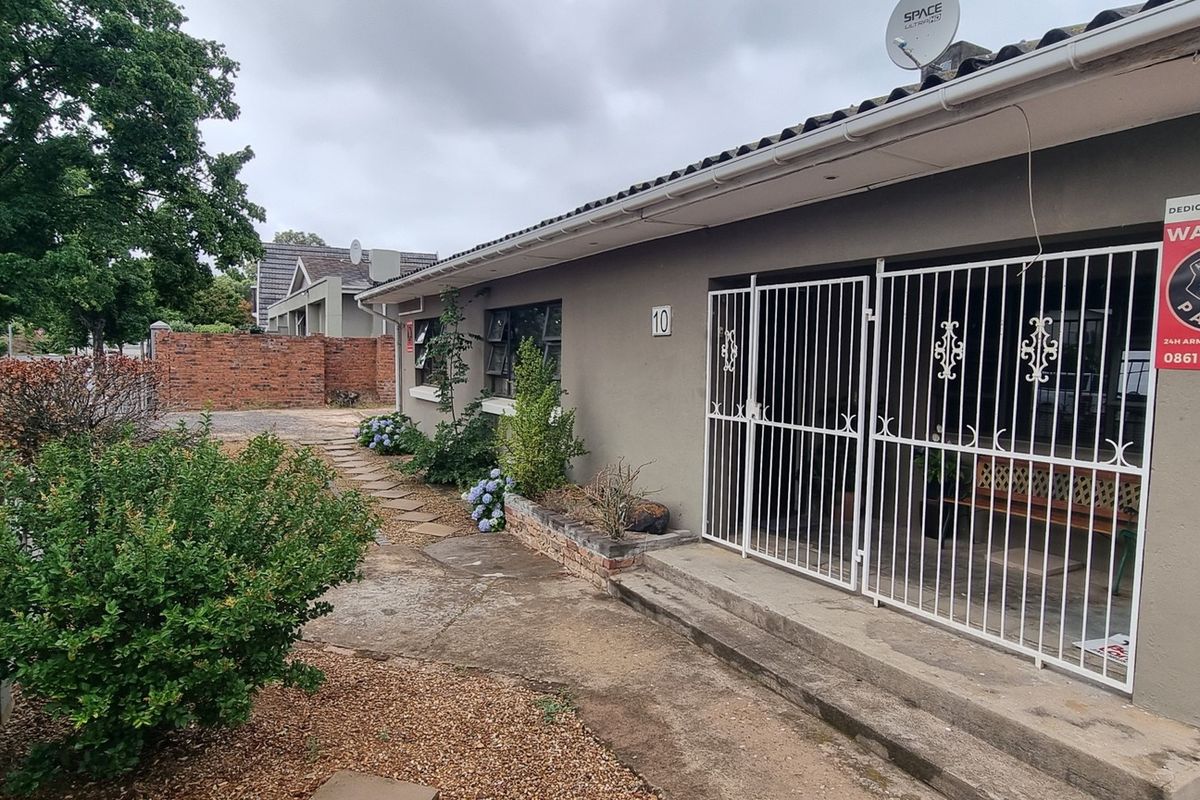 House For Sale In Paarl - Photo 4