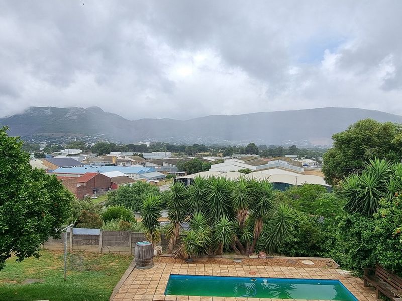 House For Sale In Paarl - Photo 2