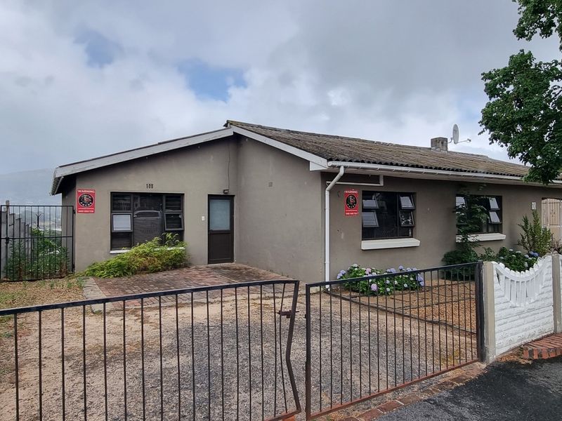 House For Sale In Paarl - Photo 3