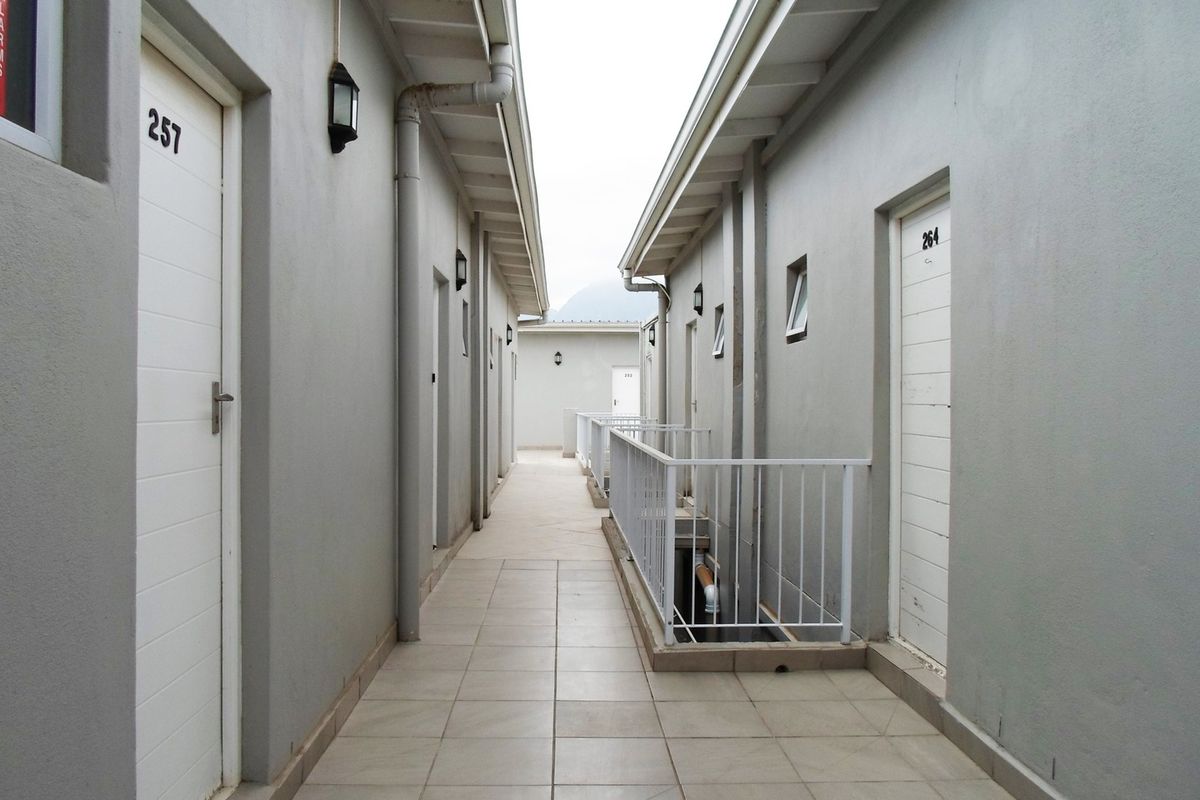 Charming 1-bed apartment in La Vie Estate, Klein Parys. Open-plan living, secure estate, - Photo 5