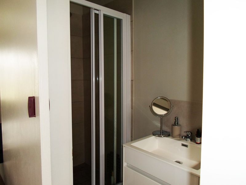 Charming 1-bed apartment in La Vie Estate, Klein Parys. Open-plan living, secure estate, - Photo 10