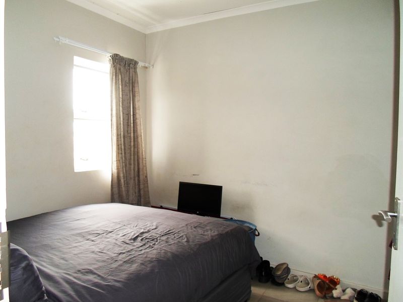 Charming 1-bed apartment in La Vie Estate, Klein Parys. Open-plan living, secure estate, - Photo 9