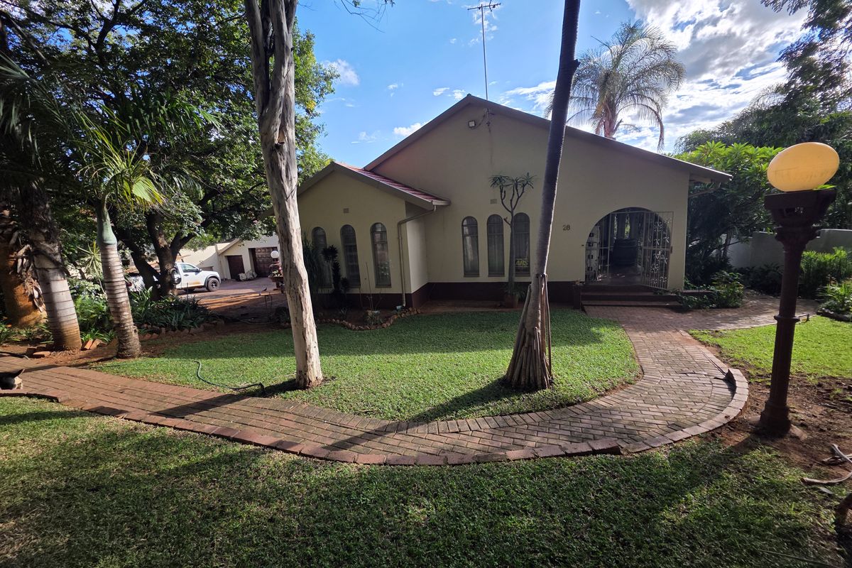 Family home with a flatlet - Photo 2