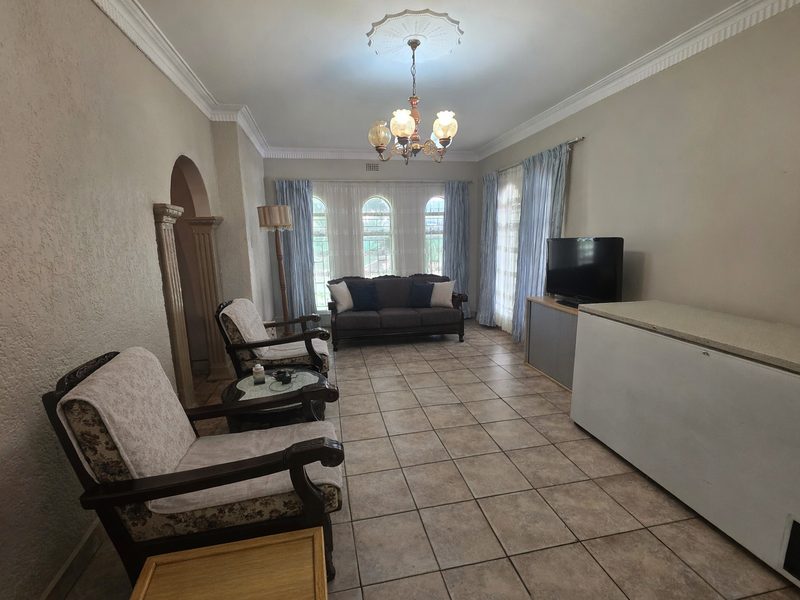 Family home with a flatlet - Photo 9