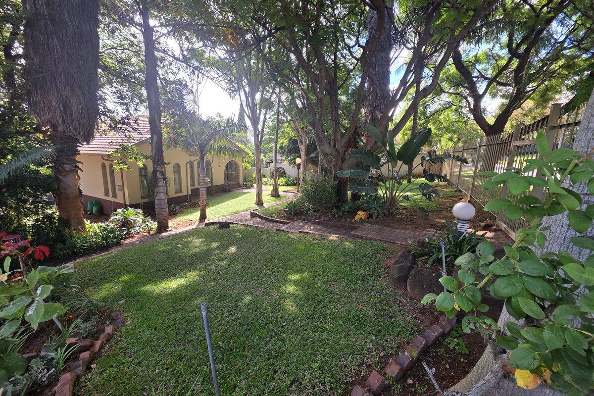 Family home with a flatlet - Photo 3