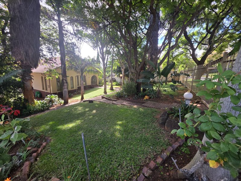 Family home with a flatlet - Photo 3