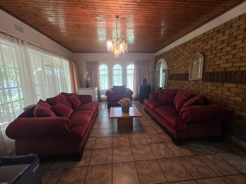 Family home with a flatlet - Photo 7