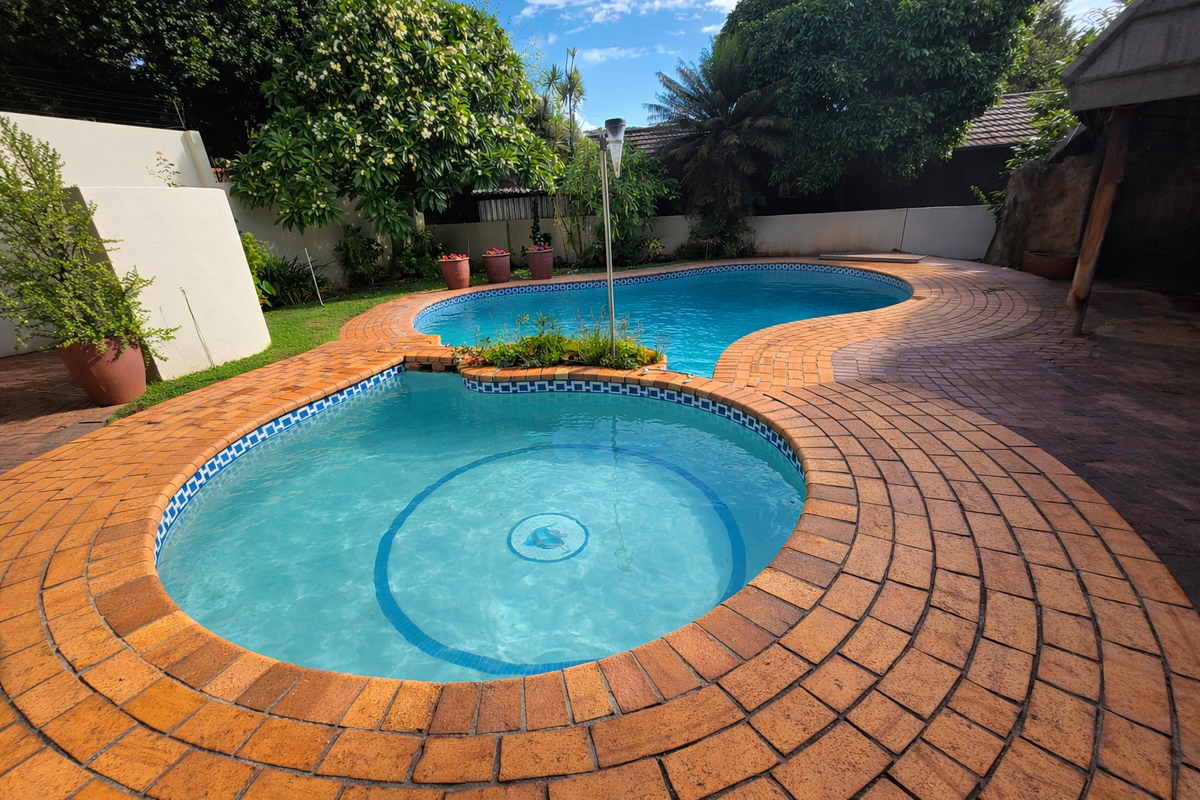 Family home with a flatlet - Photo 4