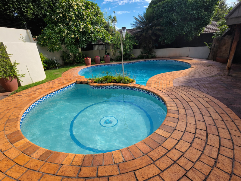 Family home with a flatlet - Photo 4