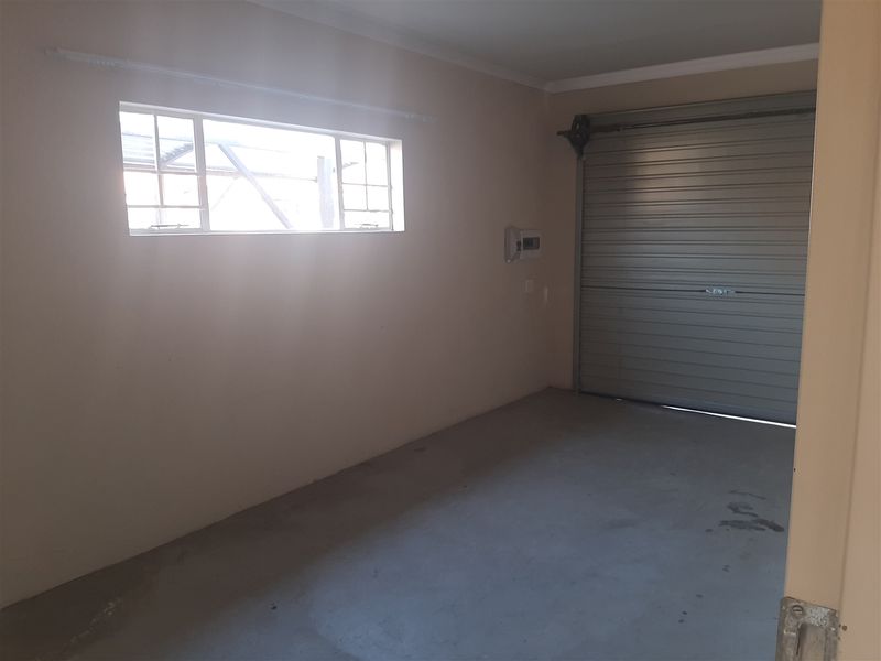 Townhouse in Waterval East - Photo 3