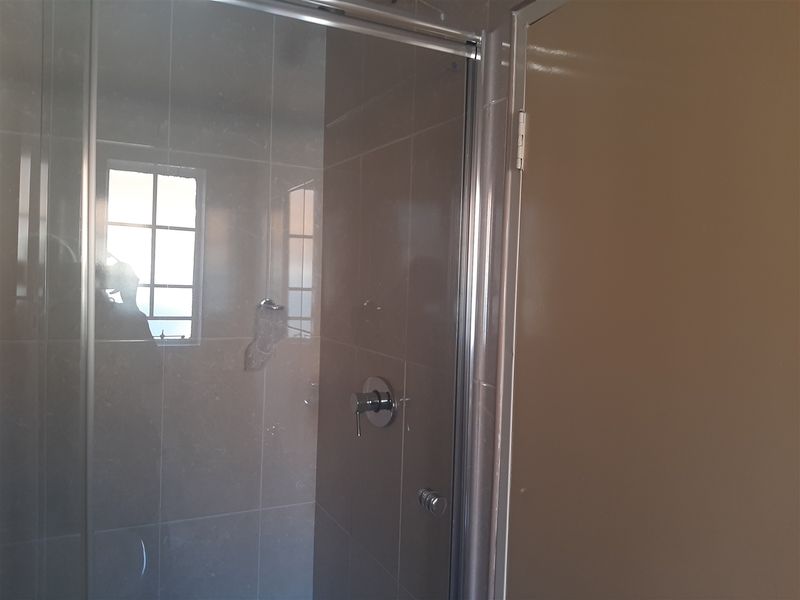 Townhouse in Waterval East - Photo 8