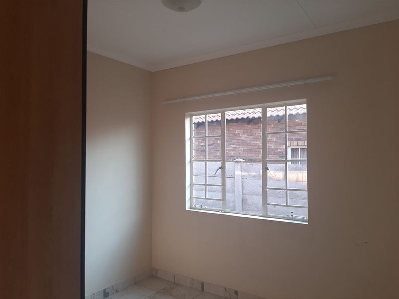 Townhouse in Waterval East - Photo 6