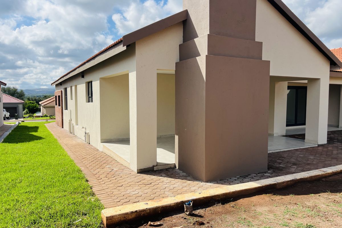 Spacious, Stylish & Brand New - Photo 4