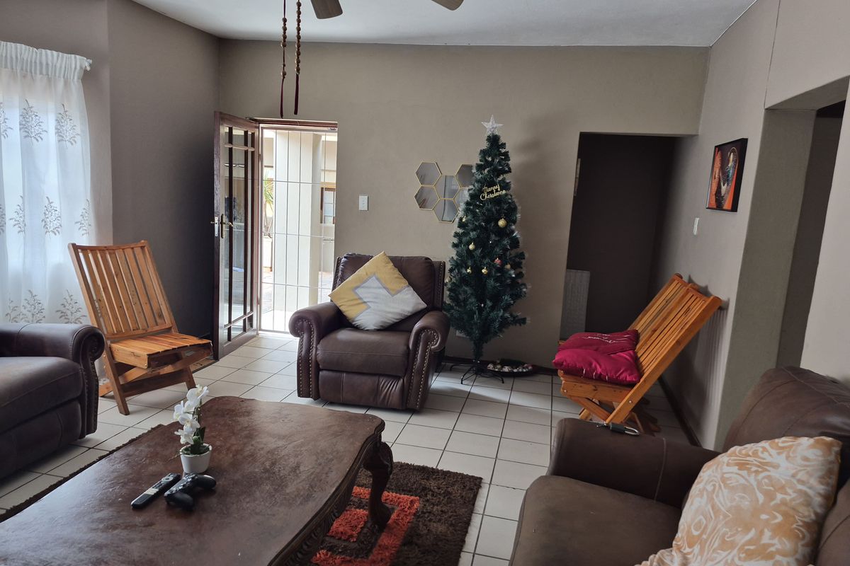 Double Storey House in Upmarket Complex! - Photo 5