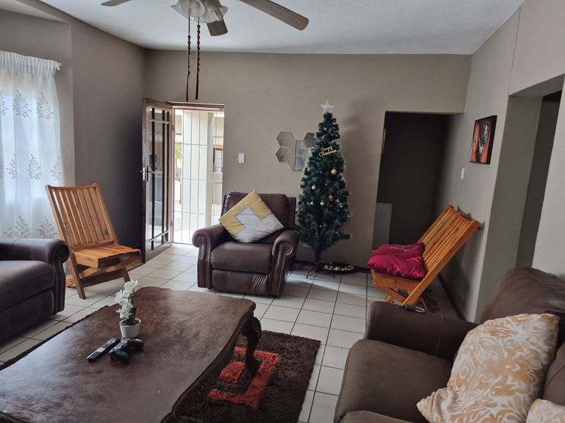 Double Storey House in Upmarket Complex! - Photo 5