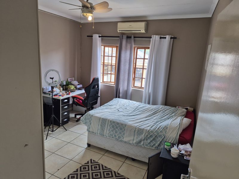 Double Storey House in Upmarket Complex! - Photo 9