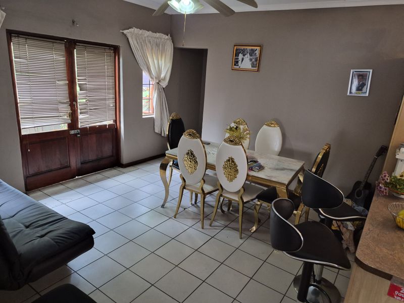 Double Storey House in Upmarket Complex! - Photo 6