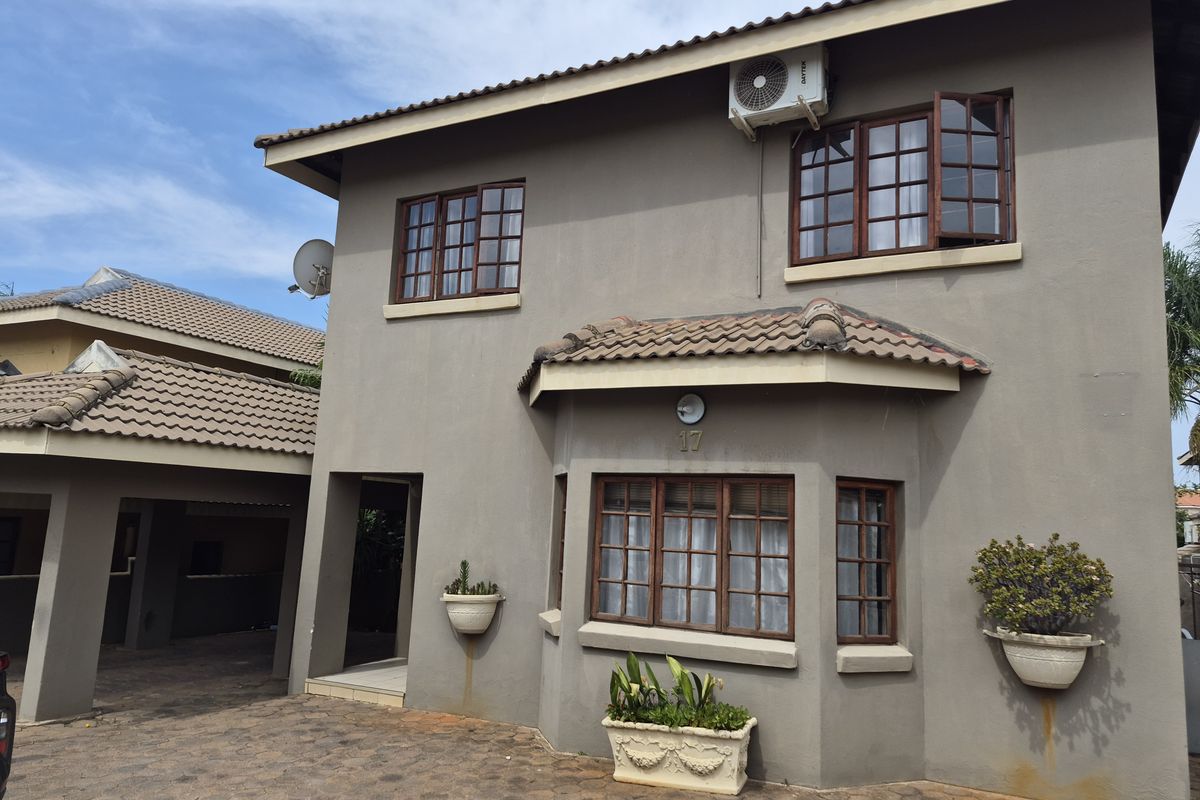 Double Storey House in Upmarket Complex! - Photo 2