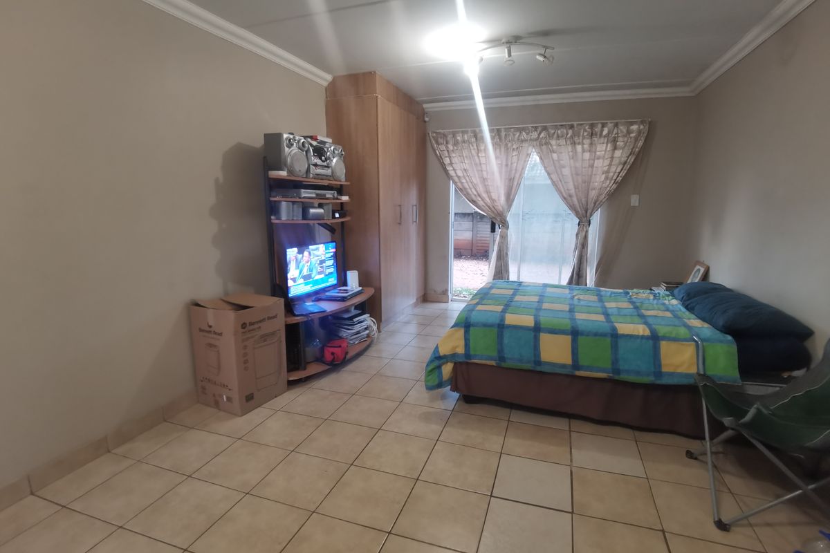 Charming 1-Bedroom Apartment in Geelhout Park - Photo 3