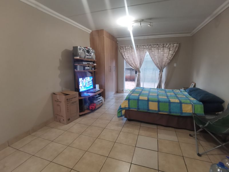 Charming 1-Bedroom Apartment in Geelhout Park - Photo 3