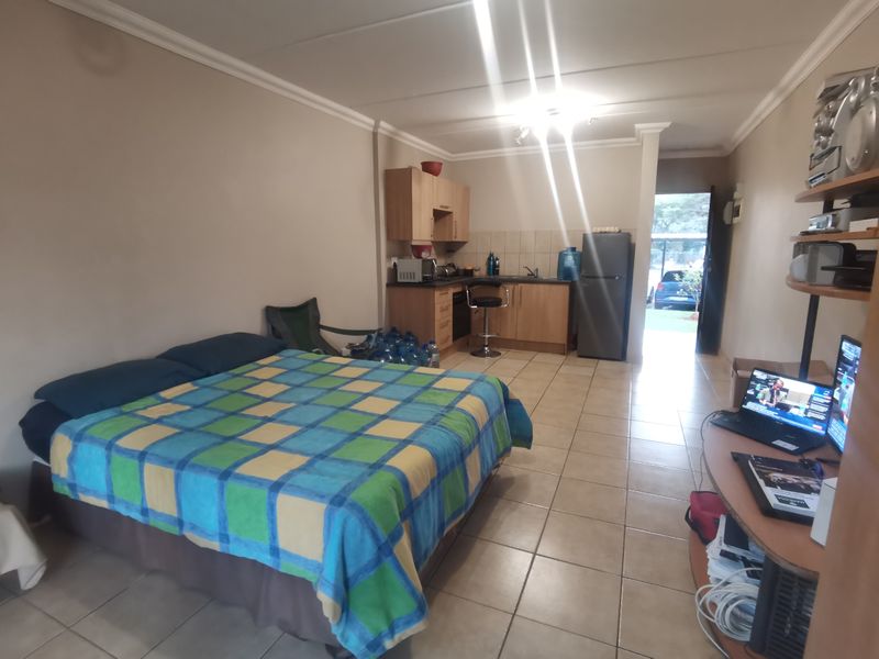 Charming 1-Bedroom Apartment in Geelhout Park - Photo 2