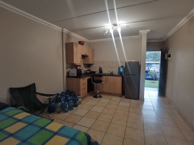 Charming 1-Bedroom Apartment in Geelhout Park - Photo 4