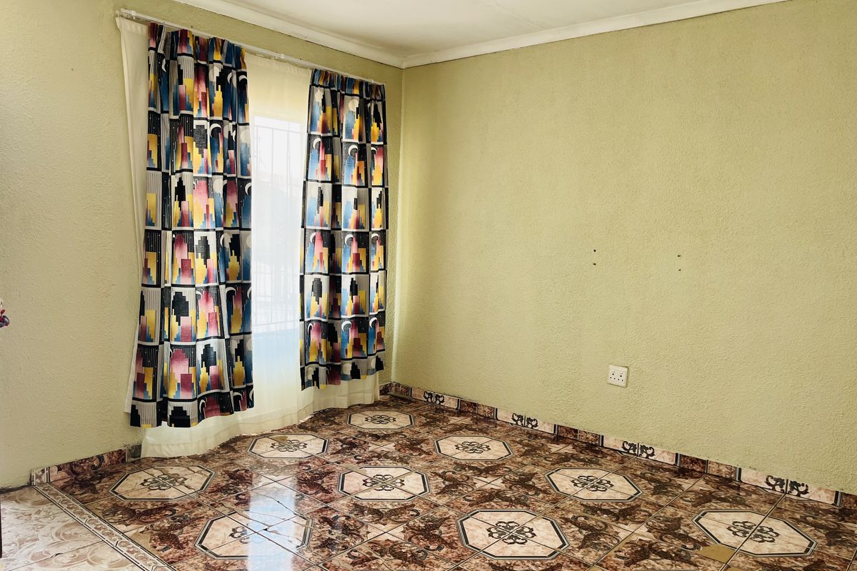 Family Home with Big Yard in Paardekraal - Photo 4