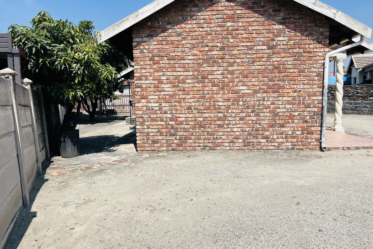 Family Home with Big Yard in Paardekraal - Photo 2