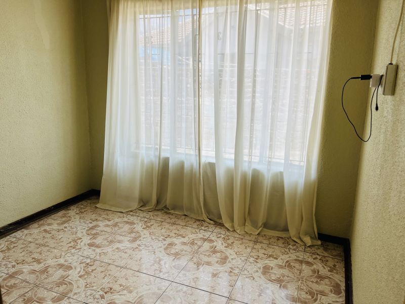 Family Home with Big Yard in Paardekraal - Photo 10