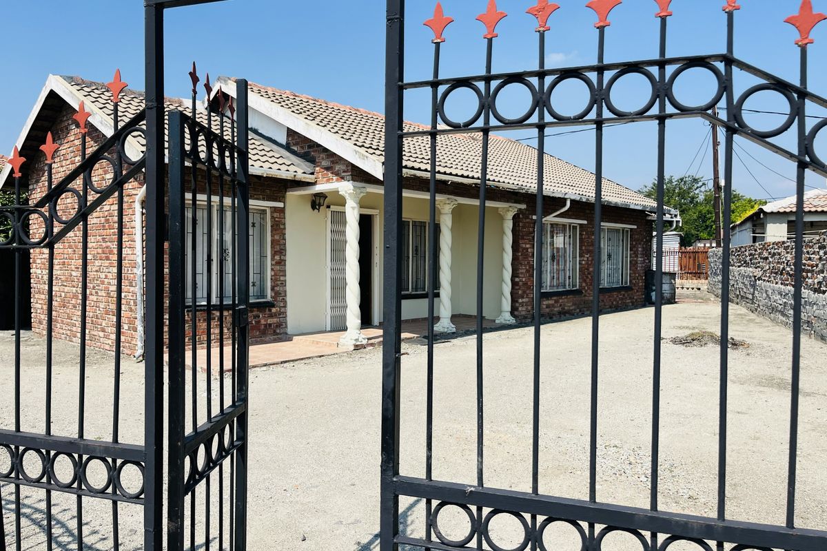 Family Home with Big Yard in Paardekraal - Photo 3