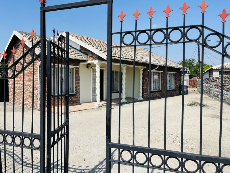 Family Home with Big Yard in Paardekraal - Photo 3