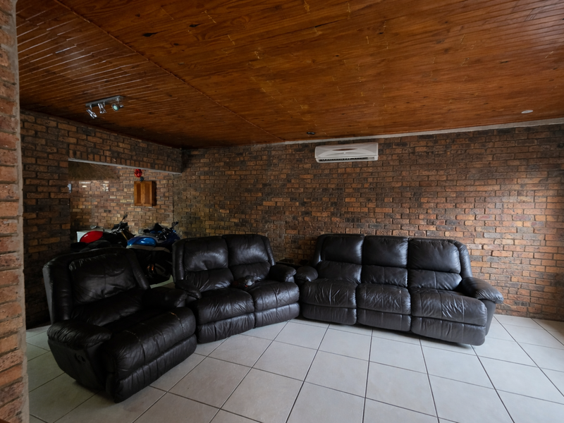 All you need under one roof - Photo 4