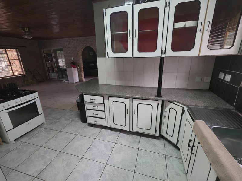 All you need under one roof - Photo 6