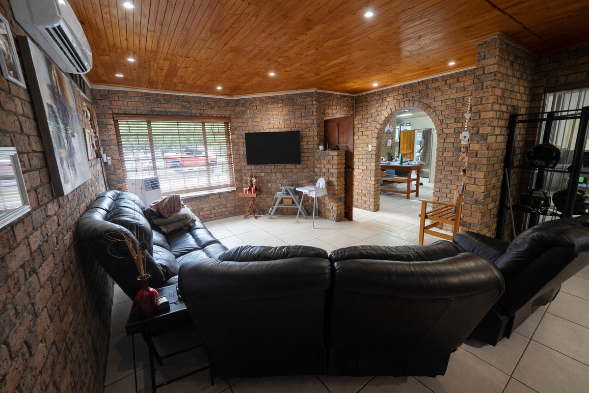 All you need under one roof - Photo 3