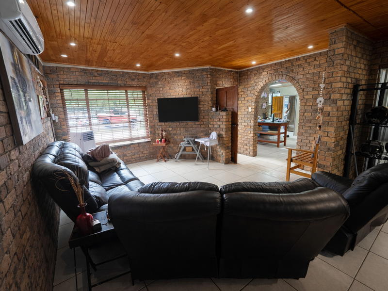 All you need under one roof - Photo 3