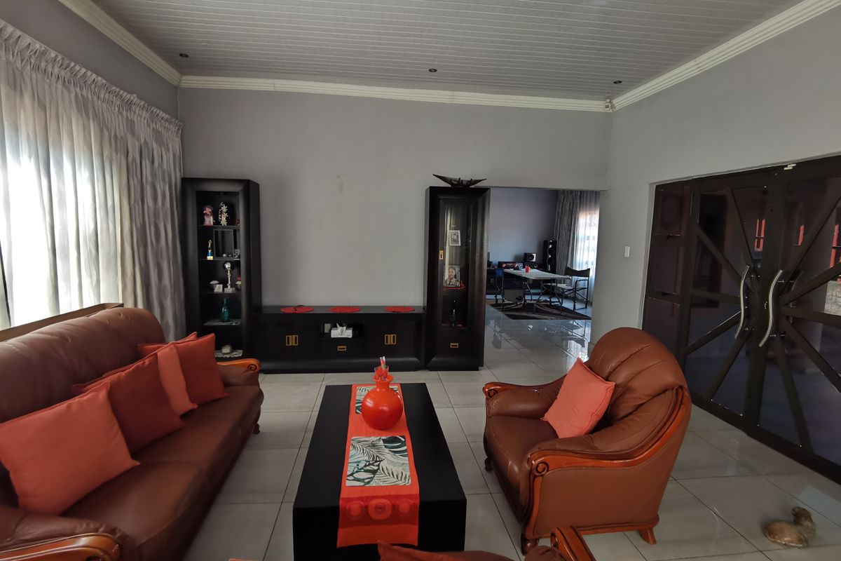 **Exclusive Mandate Opportunity in Tlhabane West! ** Discover this stunning **3-bedroom home** - Photo 3